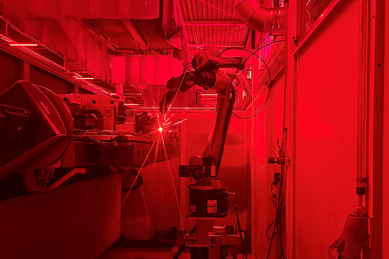 Vollautomatische Roboterschweißanlage der RTA GmbH St. Aegyd, RTA Technik GmbH Lampertheim und RTA Entwicklung Rastatt
